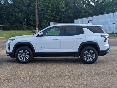 New 2026 Chevrolet Equinox LT w/ Convenience Package II FWD image 2