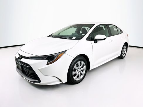 Used 2024 Toyota Corolla LE image 3