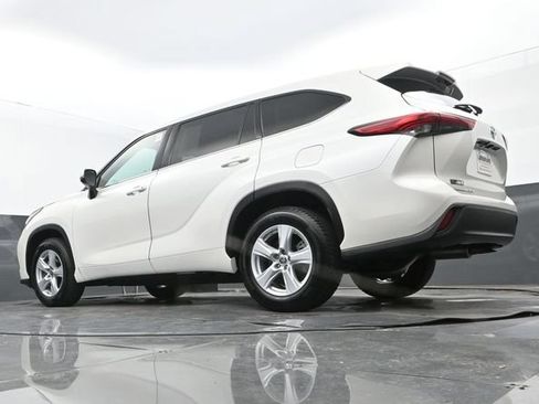 Used 2020 Toyota Highlander LE FWD image 26