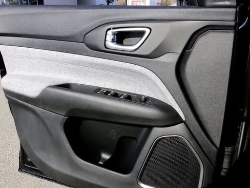 New 2026 Jeep Compass Latitude image 18