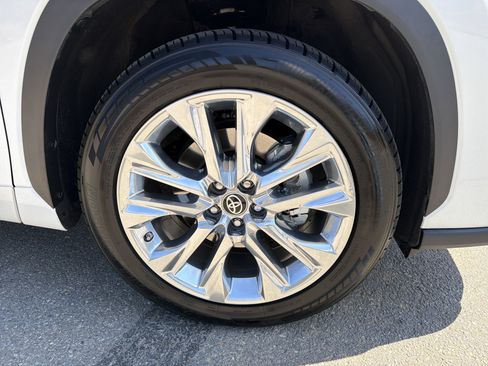 Used 2022 Toyota Highlander Limited image 12