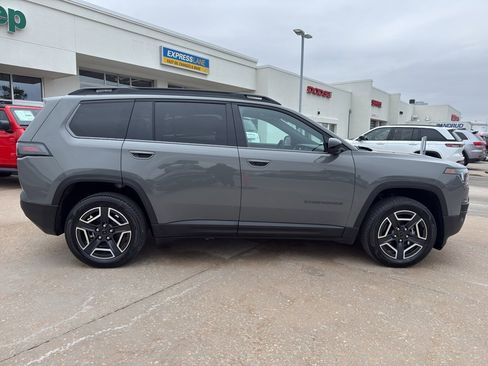 New 2026 Jeep Cherokee Laredo image 4