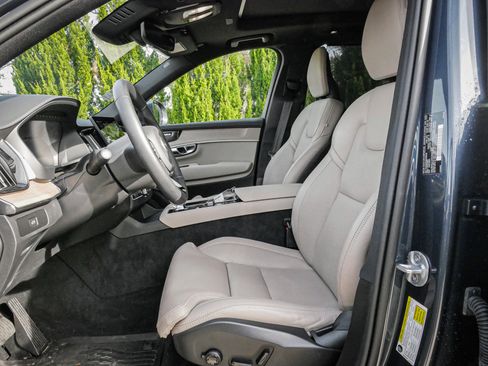 Used 2025 Volvo XC90 B6 Ultra image 7