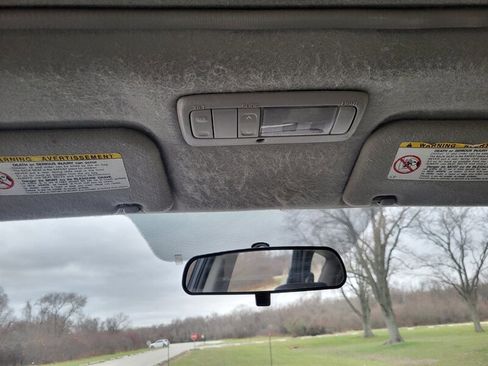 Used 2004 Pontiac Vibe w/ Moon And Tunes Value Package image 22