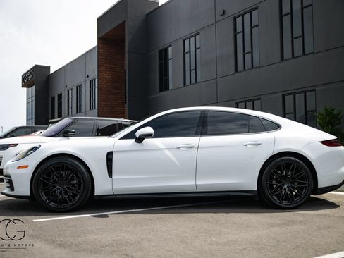 Used 2018 Porsche Panamera 4 AWD/4WD image 30
