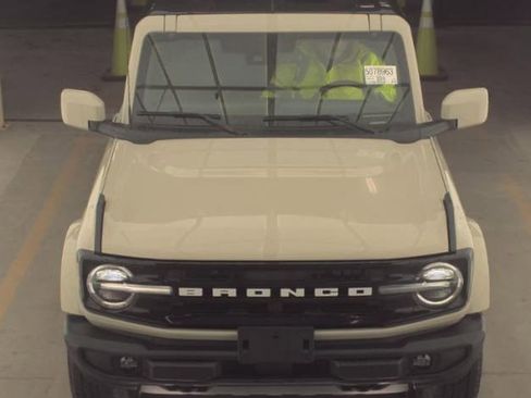 Used 2025 Ford Bronco Outer Banks image 2