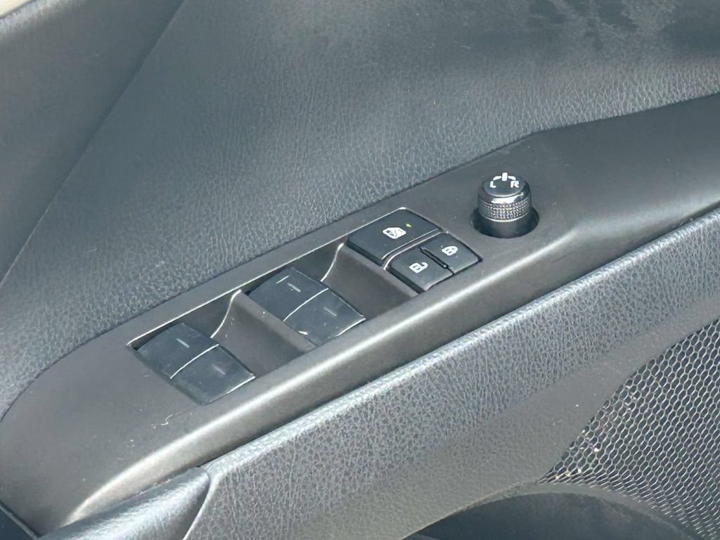 Used 2023 Toyota Camry SE FWD image 18