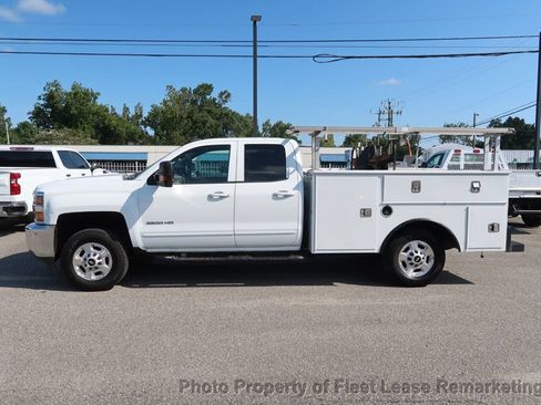 Used 2019 Chevrolet Silverado 2500 LT RWD image 2