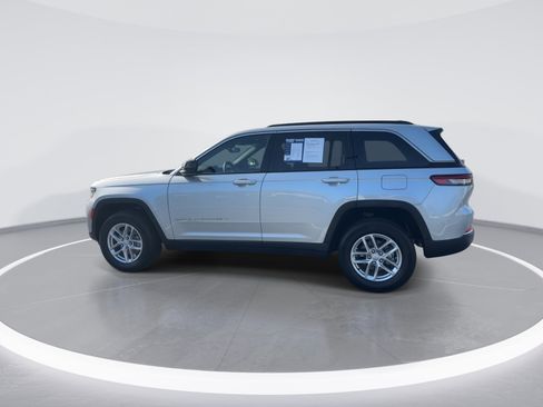 Used 2025 Jeep Grand Cherokee Laredo X AWD/4WD image 6