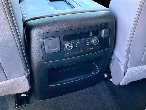 Used 2020 Chevrolet Suburban LT image 21