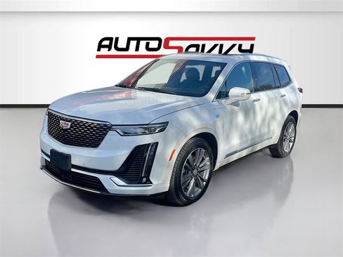 Used 2022 Cadillac XT6 Premium Luxury w/ Technology Package image 3
