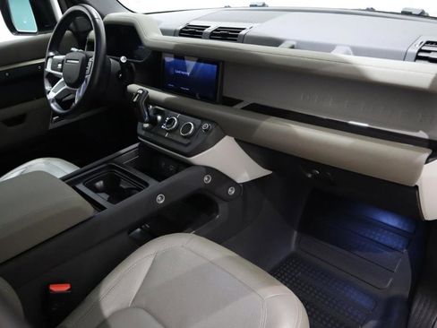 Used 2023 Land Rover Defender 110 SE image 7