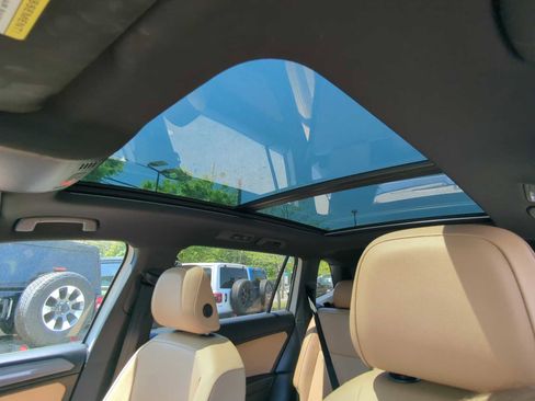 Used 2023 Volkswagen Tiguan SE AWD/4WD image 25
