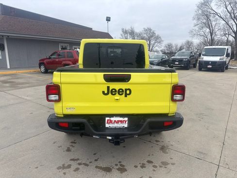 Used 2024 Jeep Gladiator Sport image 4