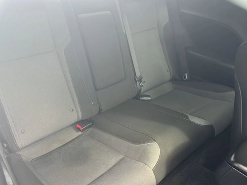 Used 2015 Dodge Challenger SXT image 6