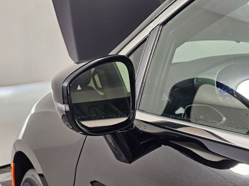 Used 2025 Chrysler Pacifica Select image 12