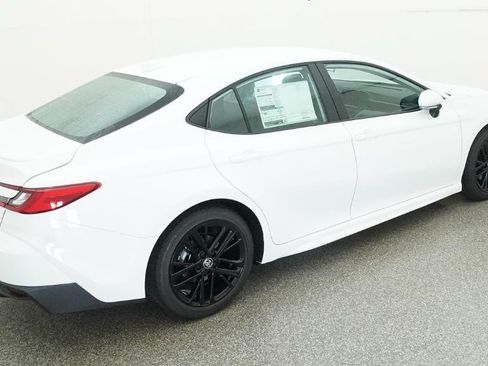 Used 2026 Toyota Camry SE FWD image 43
