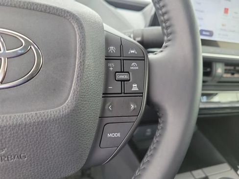 Used 2025 Toyota Prius LE FWD image 23