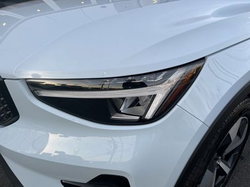 Certified 2025 Volvo XC40 B5 Plus image 8