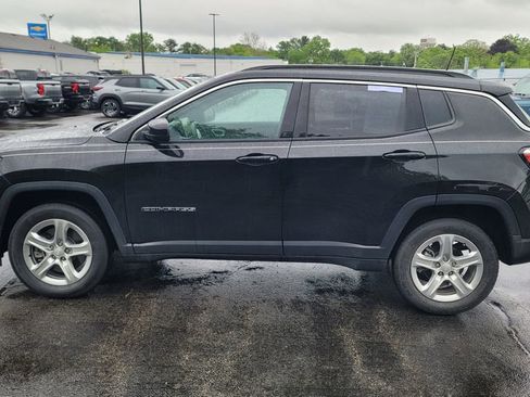 Used 2024 Jeep Compass Latitude AWD/4WD image 3