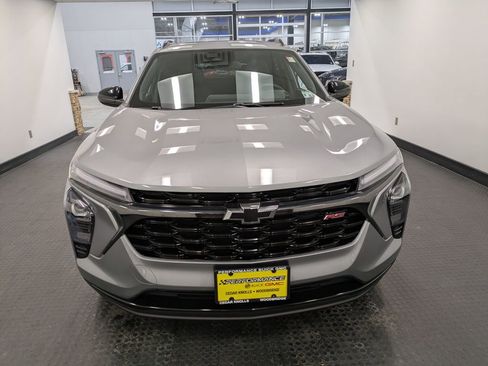 Used 2024 Chevrolet Trax RS w/ Sunroof Package image 2