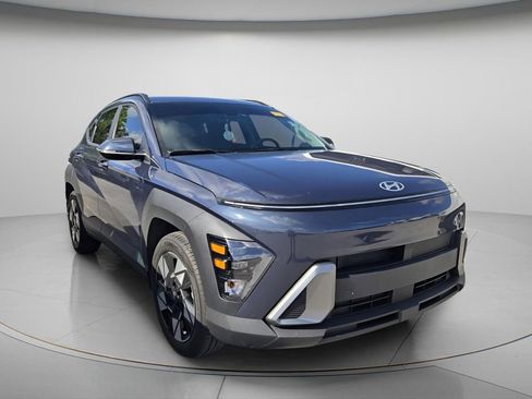 Used 2025 Hyundai Kona SEL FWD image 4