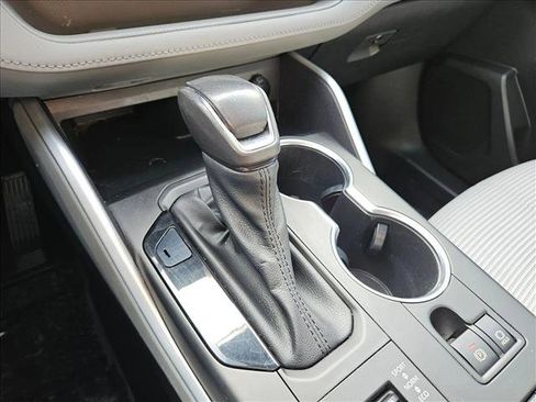 Used 2020 Toyota Highlander LE image 14