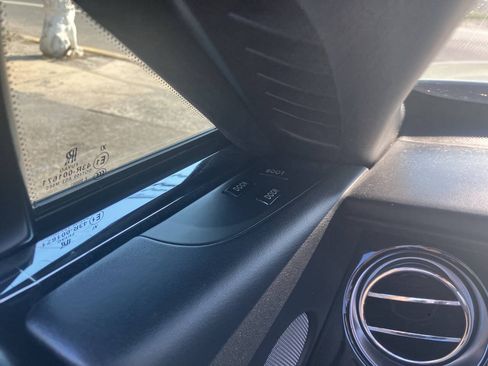 Used 2018 Rolls-Royce Dawn RWD image 31