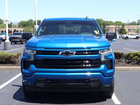 Used 2023 Chevrolet Silverado 1500 RST AWD/4WD image 2
