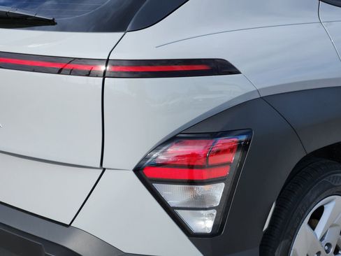New 2026 Hyundai Kona SE image 7