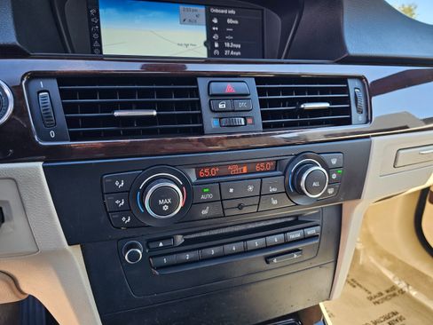 Used 2011 BMW 328i Convertible image 27