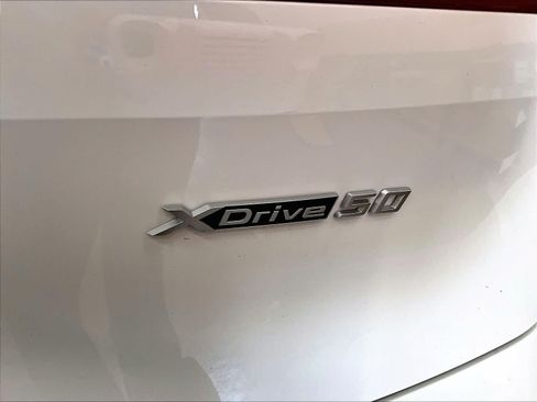 Used 2024 BMW iX xDrive50 w/ Sport Package AWD/4WD image 11
