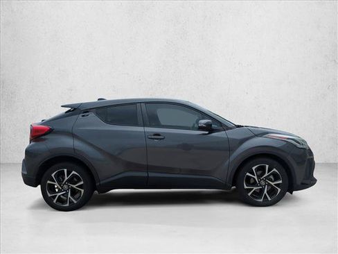 Used 2022 Toyota C-HR XLE FWD image 4