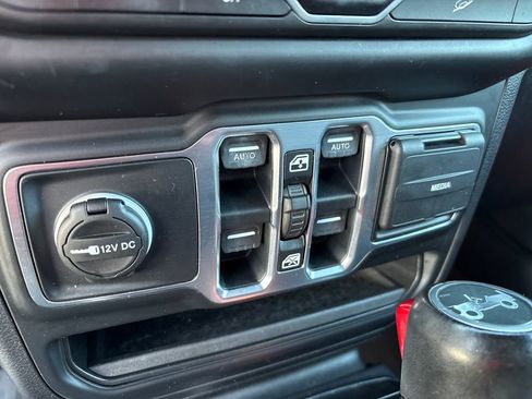 Used 2018 Jeep Wrangler Unlimited Sahara image 26