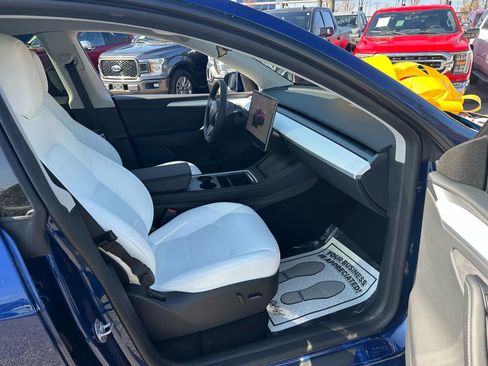 Used 2024 Tesla Model Y 2WD image 15