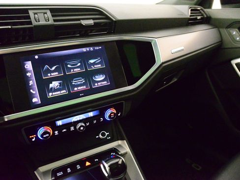 Used 2022 Audi Q3 2.0T Premium image 31