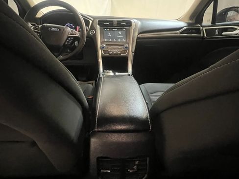 Used 2018 Ford Fusion SE w/ Fusion SE Technology Package FWD image 15