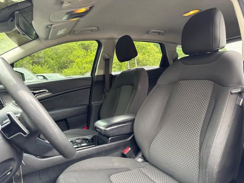 Used 2023 Kia Sportage LX image 14