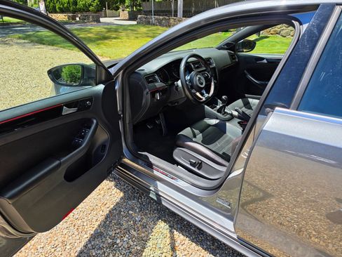 Used 2017 Volkswagen Jetta GLI FWD image 7