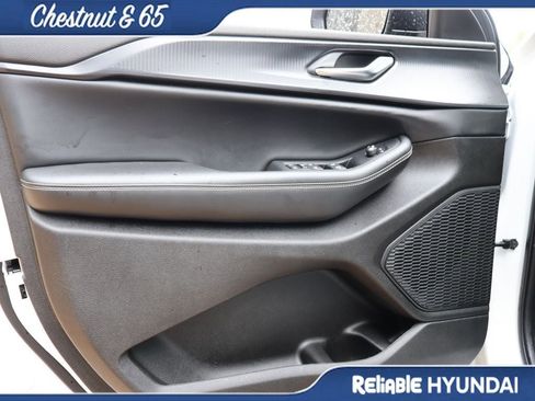 Used 2023 Jeep Grand Cherokee Laredo X AWD/4WD image 21