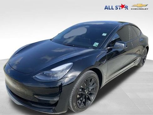 Used 2023 Tesla Model 3 Standard Range image 1