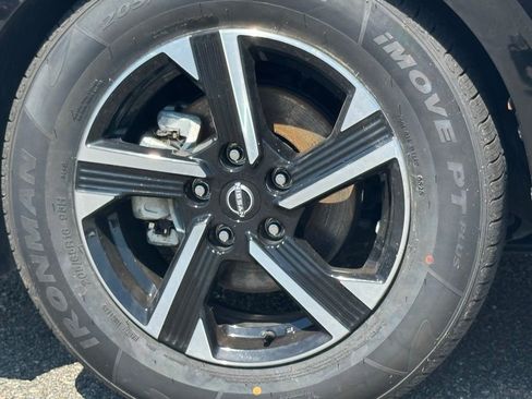Used 2024 Nissan Sentra SV FWD image 35