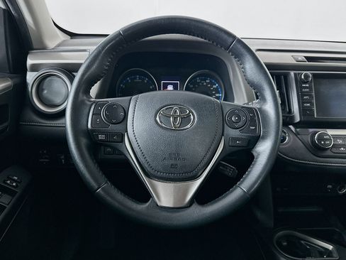 Used 2018 Toyota RAV4 XLE AWD/4WD image 18