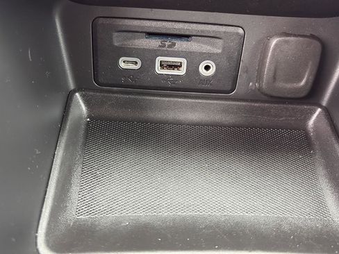 Used 2023 GMC Terrain SLT image 28