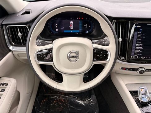 Certified 2025 Volvo V60 B5 Cross Country Ultra w/ Protection Package Premier image 16