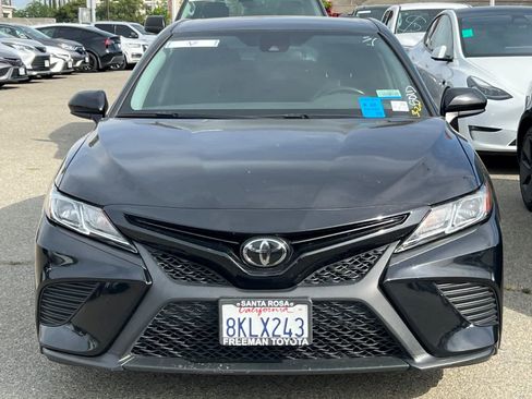 Used 2019 Toyota Camry SE image 2