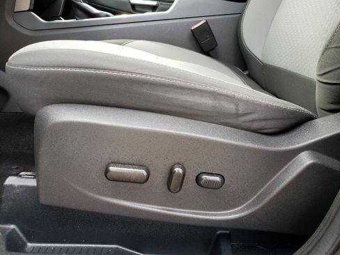 Used 2017 Ford Escape SE FWD image 9