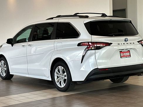 Certified 2022 Toyota Sienna XLE w/ XLE Plus Package image 6