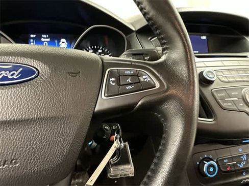 Used 2016 Ford Focus SE w/ SE Cold Weather Package image 9