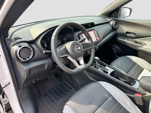 Used 2024 Nissan Kicks SR w/ SR Premium Package image 9